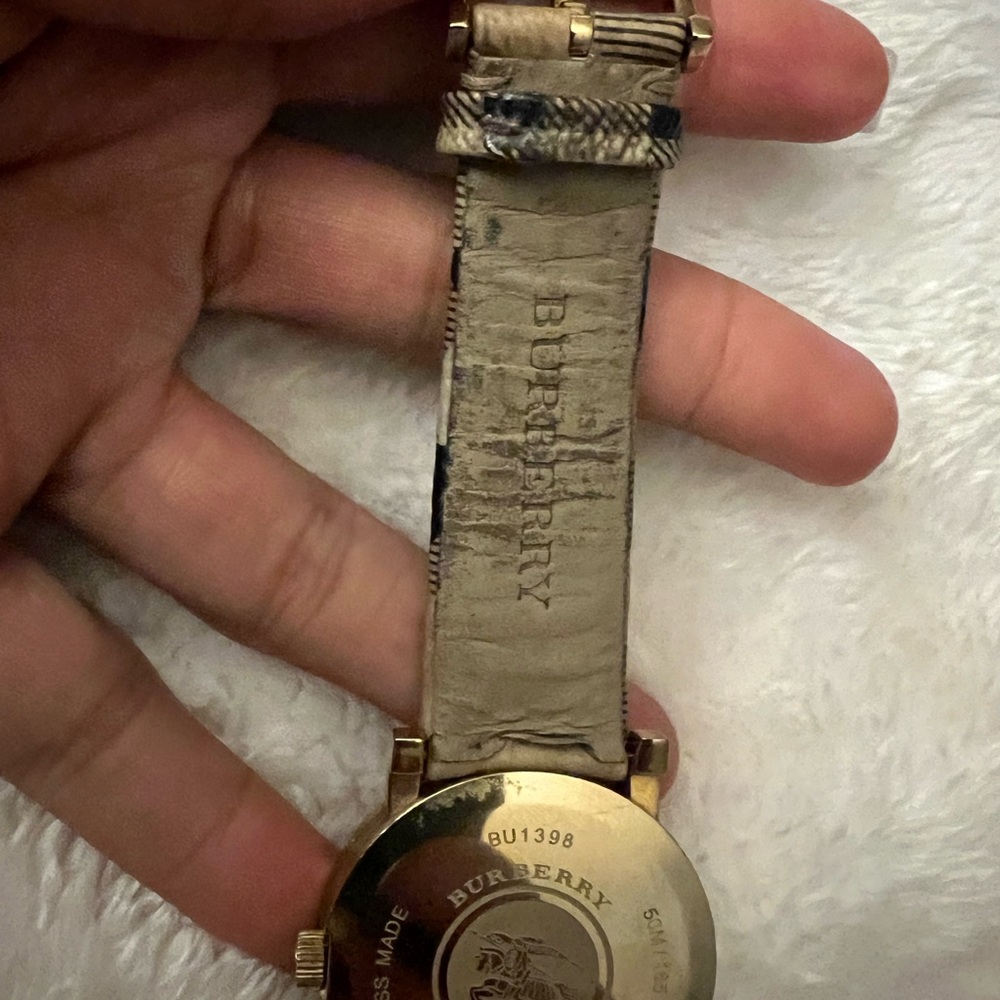 Burberry Women Watch - Picture 11 of 14